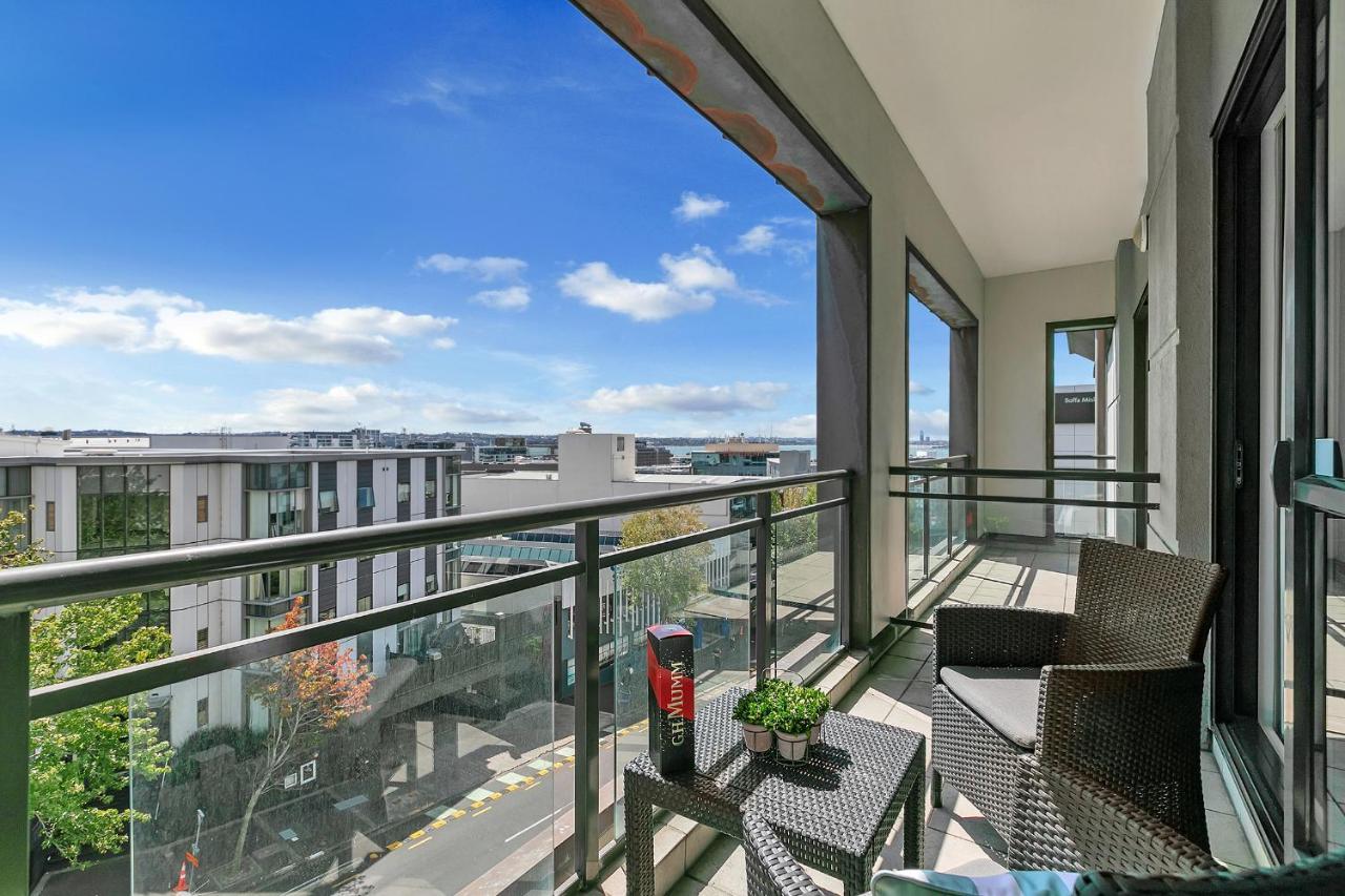 Your Family Getaway - Rooftop Spa & Pool! Auckland Esterno foto